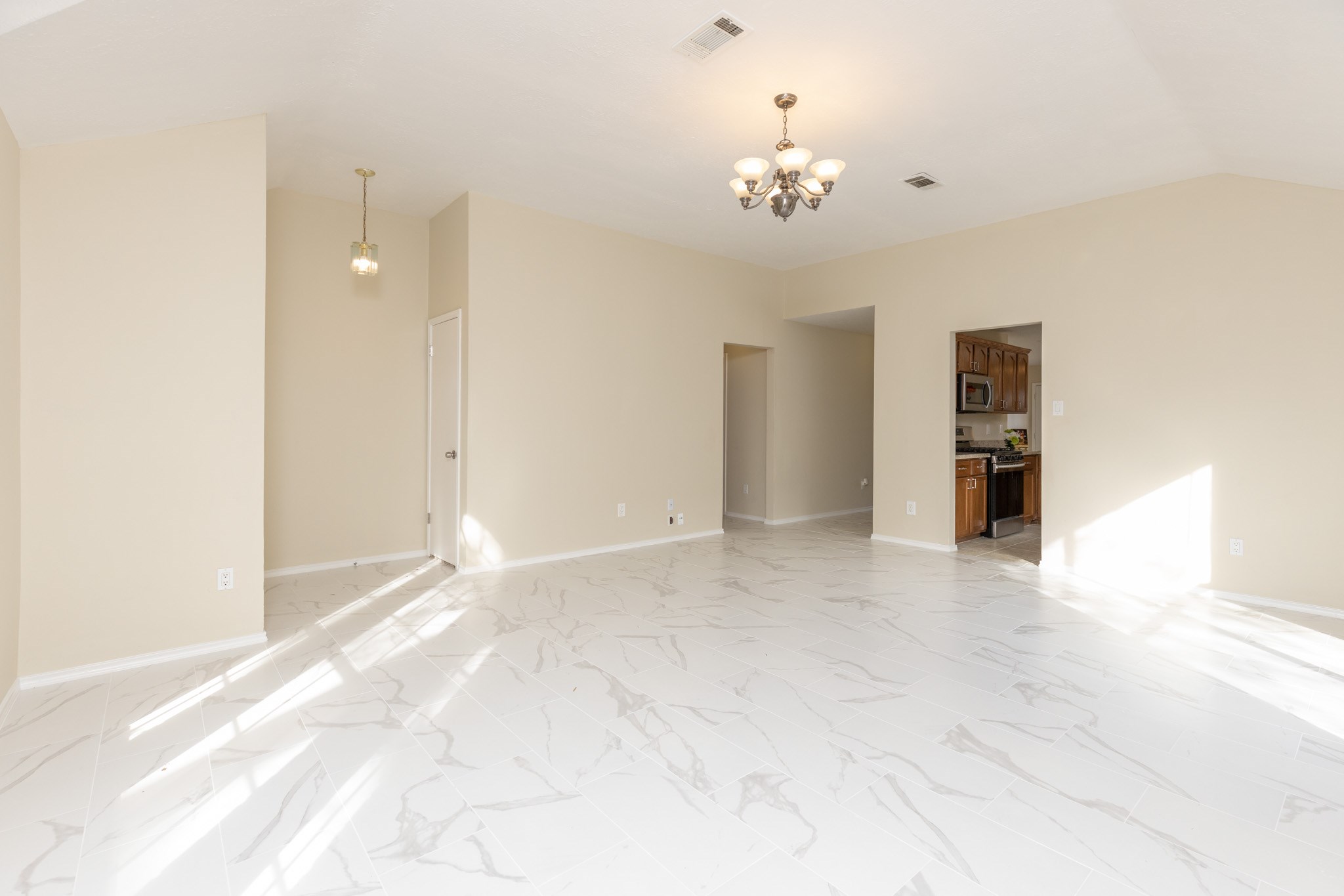 3422 Keygate Drive Spring, TX 77388 - Photo 4 of 32 a view of an empty room with a window