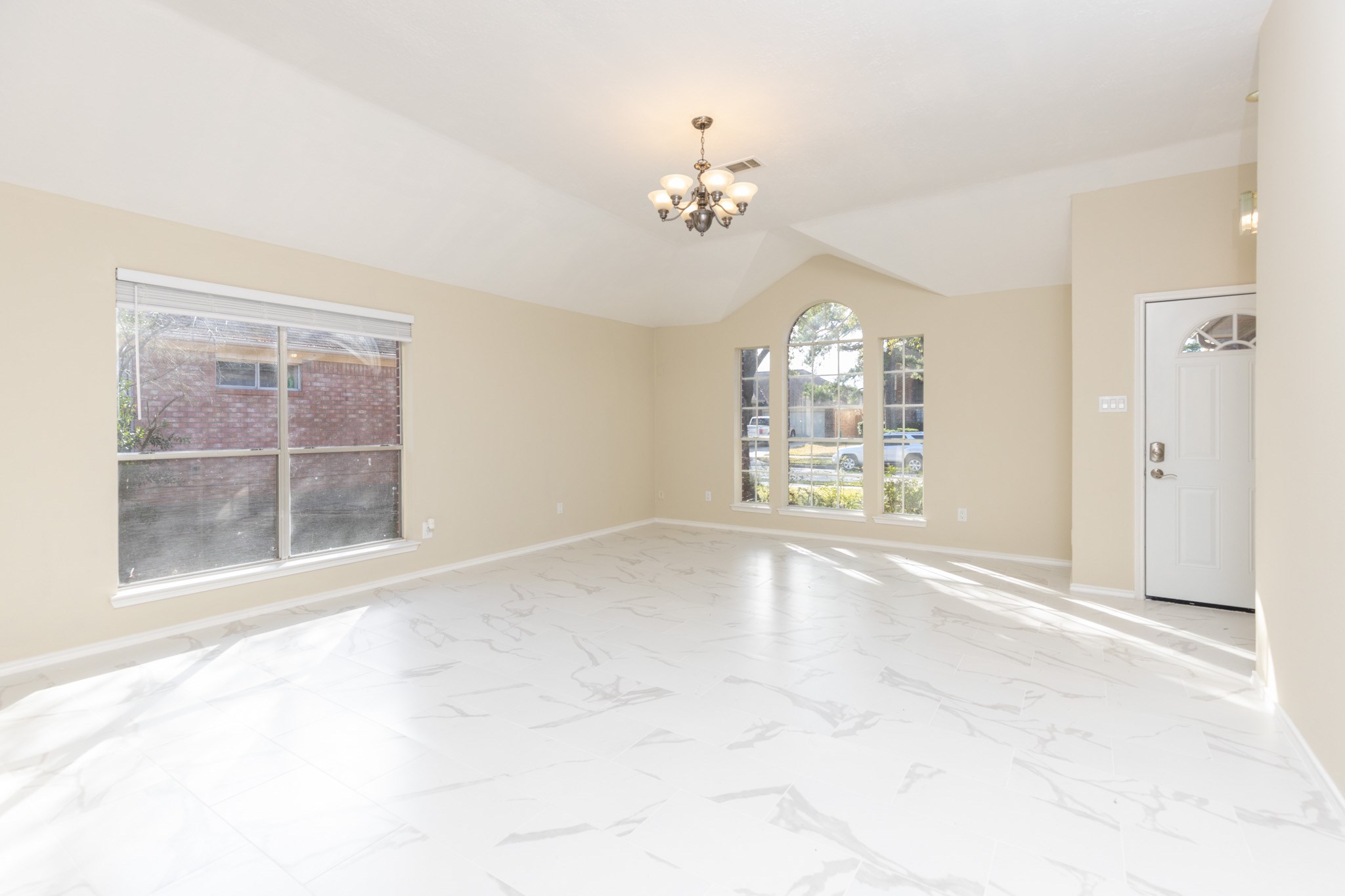 3422 Keygate Drive Spring, TX 77388 - Photo 6 of 32 a view of an empty room with a window