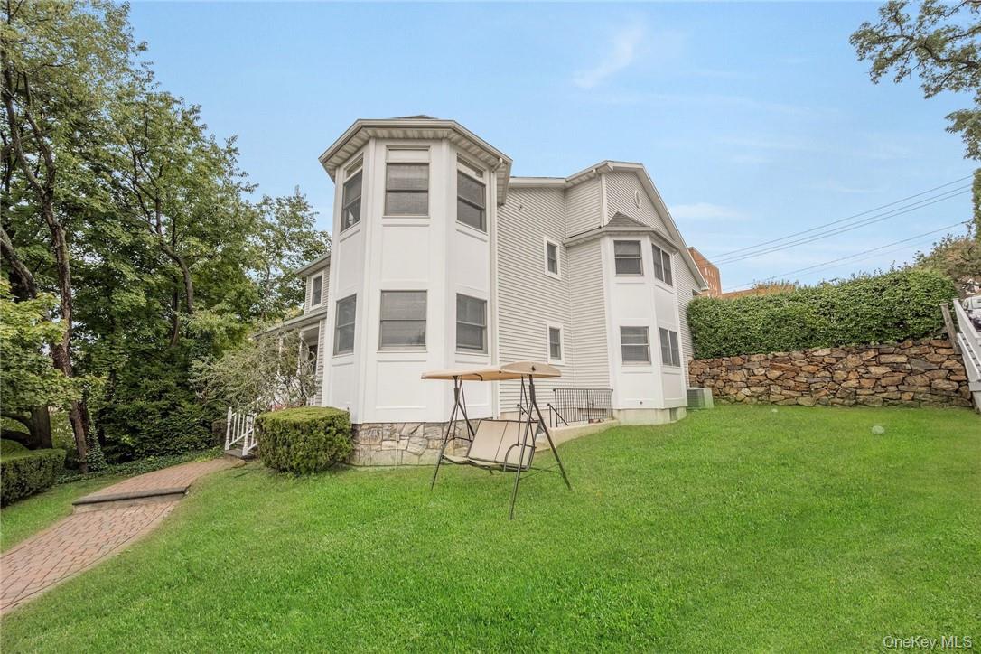 124 Sagamore Road, Unit WESTVIEW SIDE Tuckahoe, NY 10707 - Photo 23 of 25 Shared Side Yard.