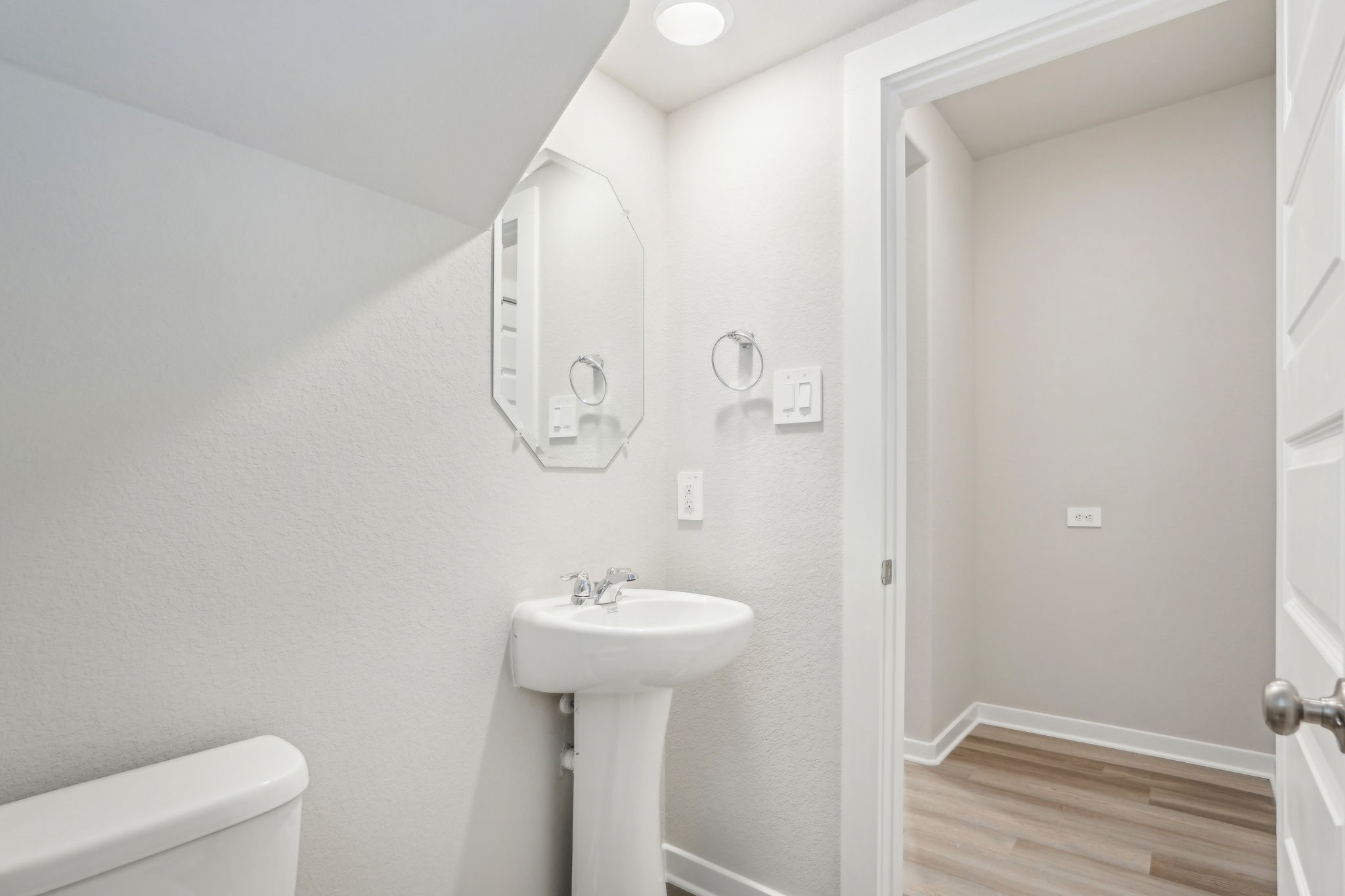 3119 Quiet Sunset Drive Houston, TX 77080 - Photo 16 of 46 a bathroom with a sink and mirror
