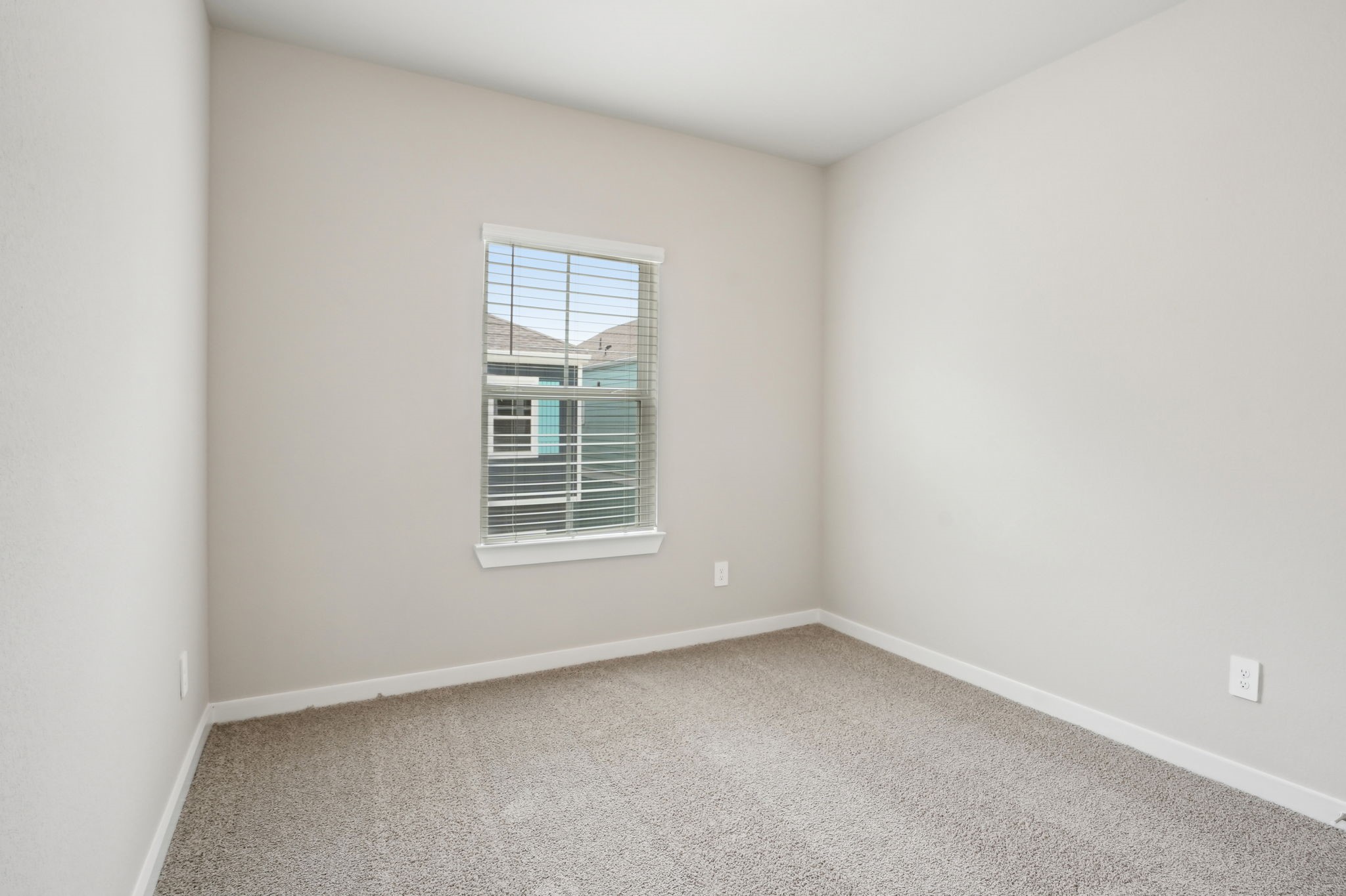 3119 Quiet Sunset Drive Houston, TX 77080 - Photo 30 of 46 an empty room with a window