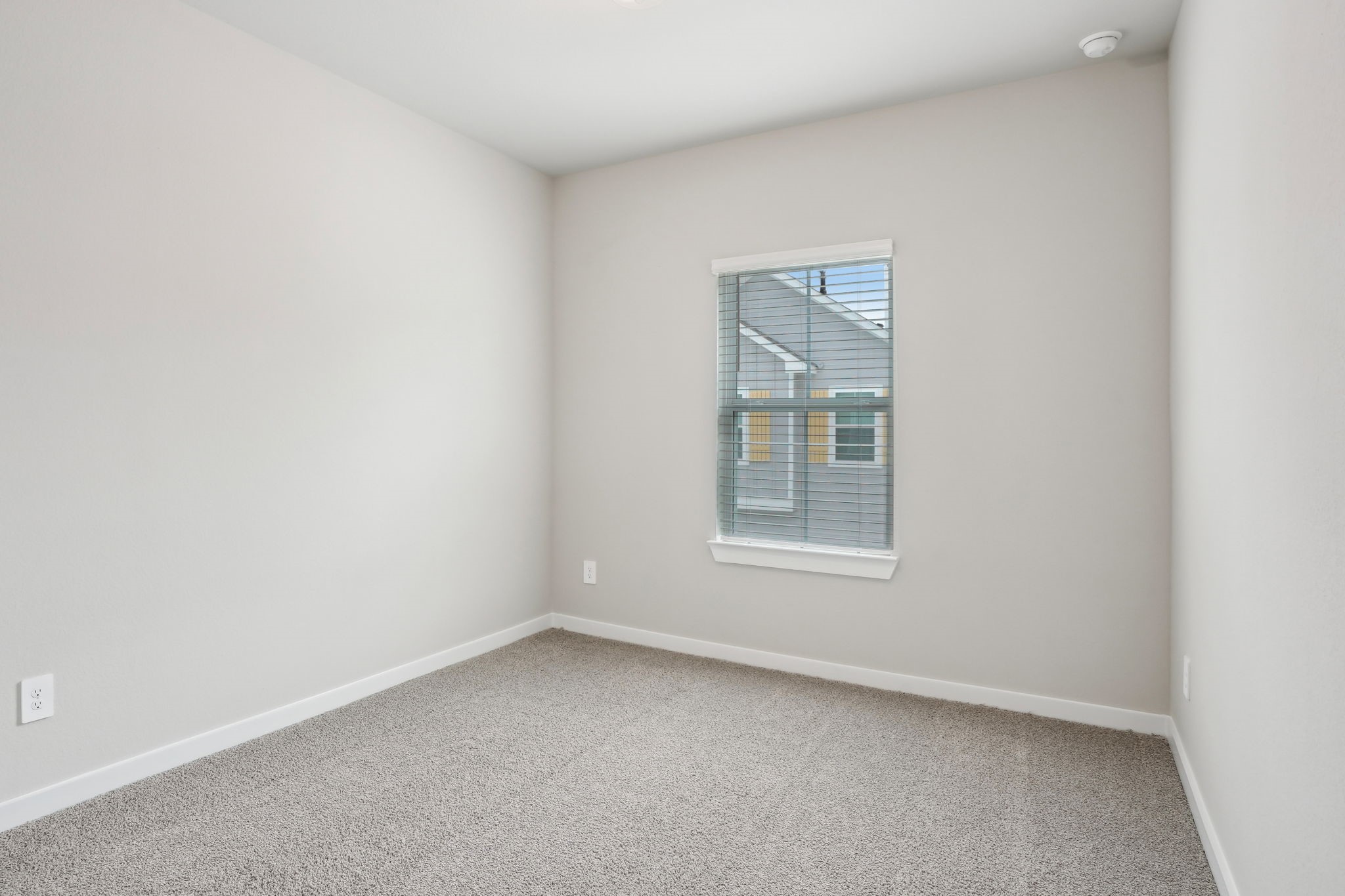 3119 Quiet Sunset Drive Houston, TX 77080 - Photo 33 of 46 an empty room with a window
