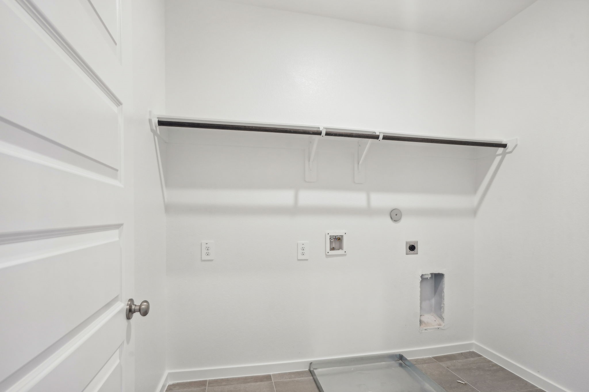 3119 Quiet Sunset Drive Houston, TX 77080 - Photo 35 of 46 a view of walk in closet with empty racks