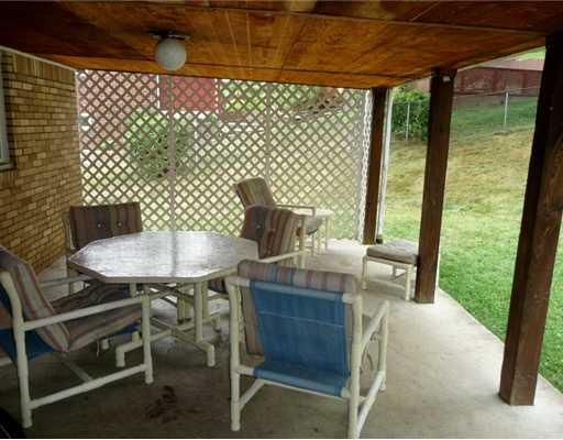 21 Pontiac Road Bethel Park, PA 15241 - Photo 14 of 18 Patio/Deck.