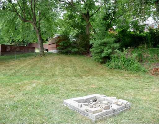 21 Pontiac Road Bethel Park, PA 15241 - Photo 15 of 18 Yard/Garden.