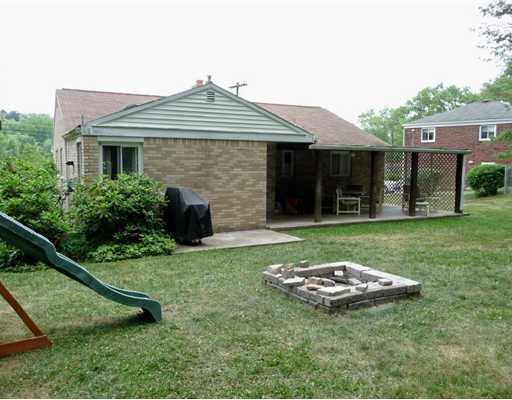 21 Pontiac Road Bethel Park, PA 15241 - Photo 16 of 18 Exterior Back.