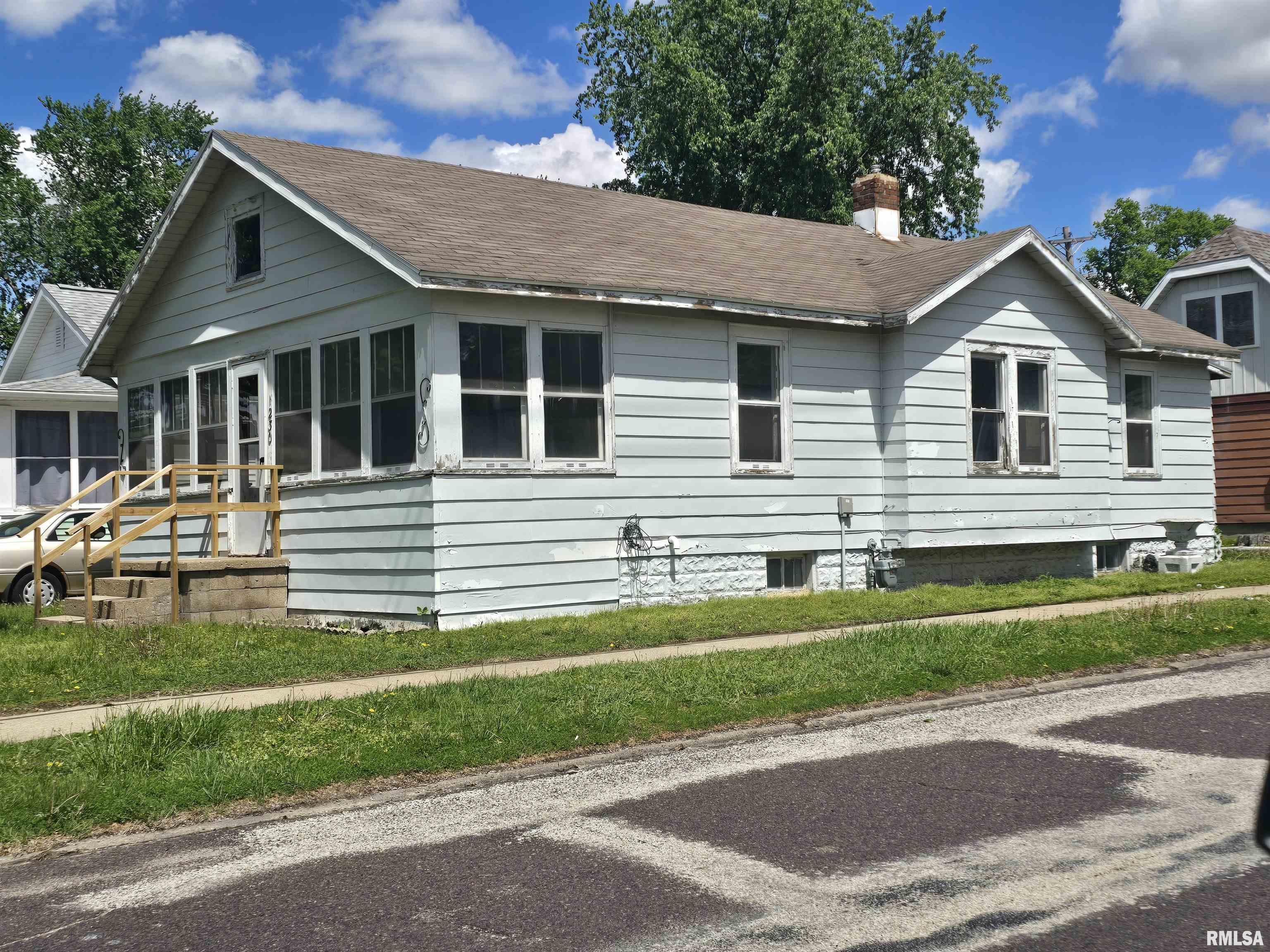 1230 Summer Street Pekin, IL 61554 - Photo 2 of 10
