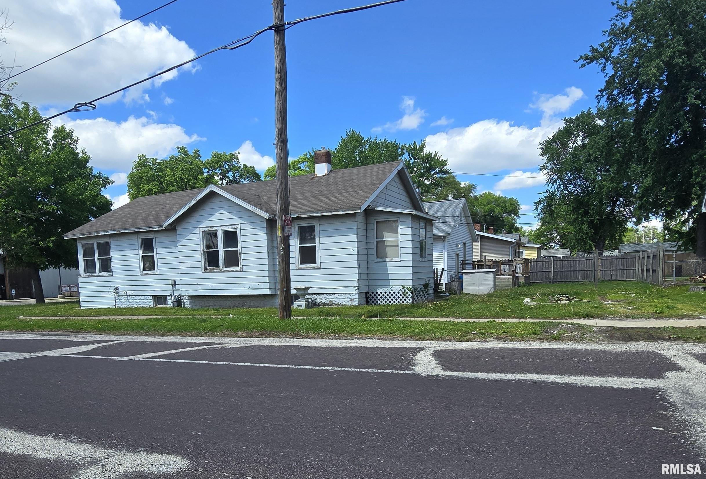 1230 Summer Street Pekin, IL 61554 - Photo 3 of 10