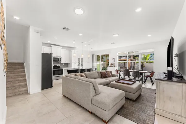 $570,000 | 4330 Lago Drive, Deerfield Beach, FL 33064