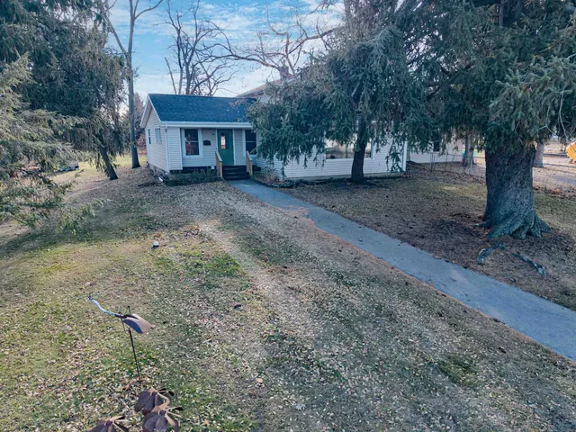 $210,000 | 224 East Scott Street, Omro, WI 54963