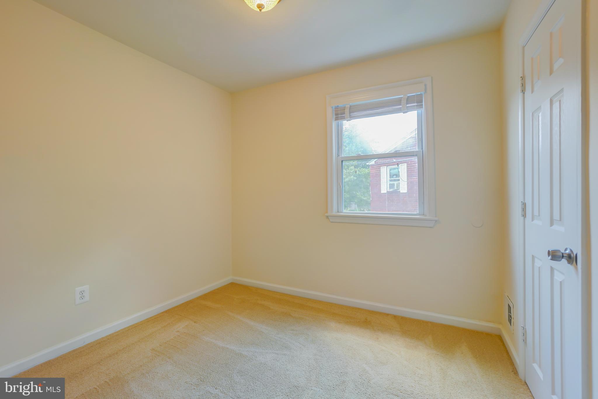 628 Four Mile Road Alexandria, VA 22305 - Photo 16 of 29 an empty room with a window