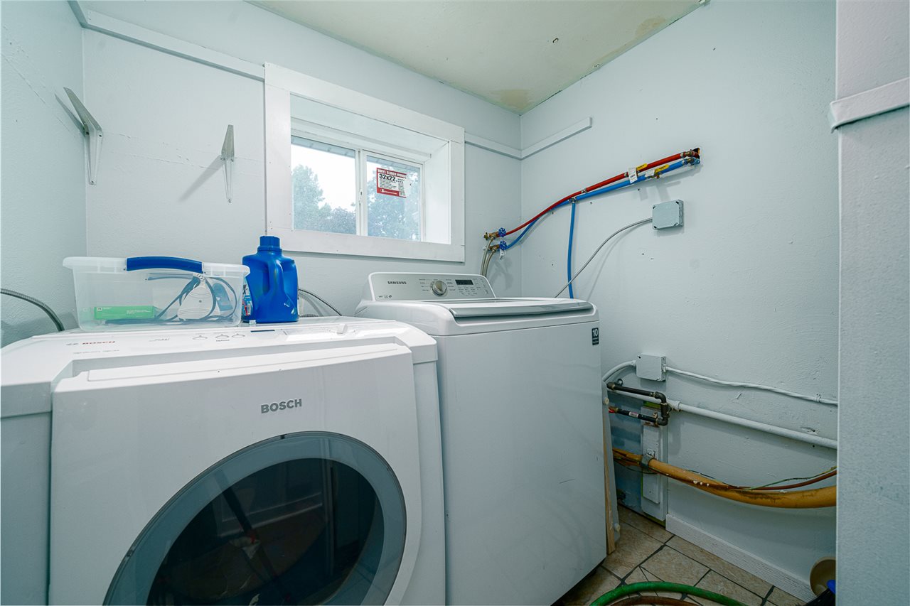 8424 South Main Street Rochelle, IL 61068 - Photo 16 of 26 a utility room with dryer and washer