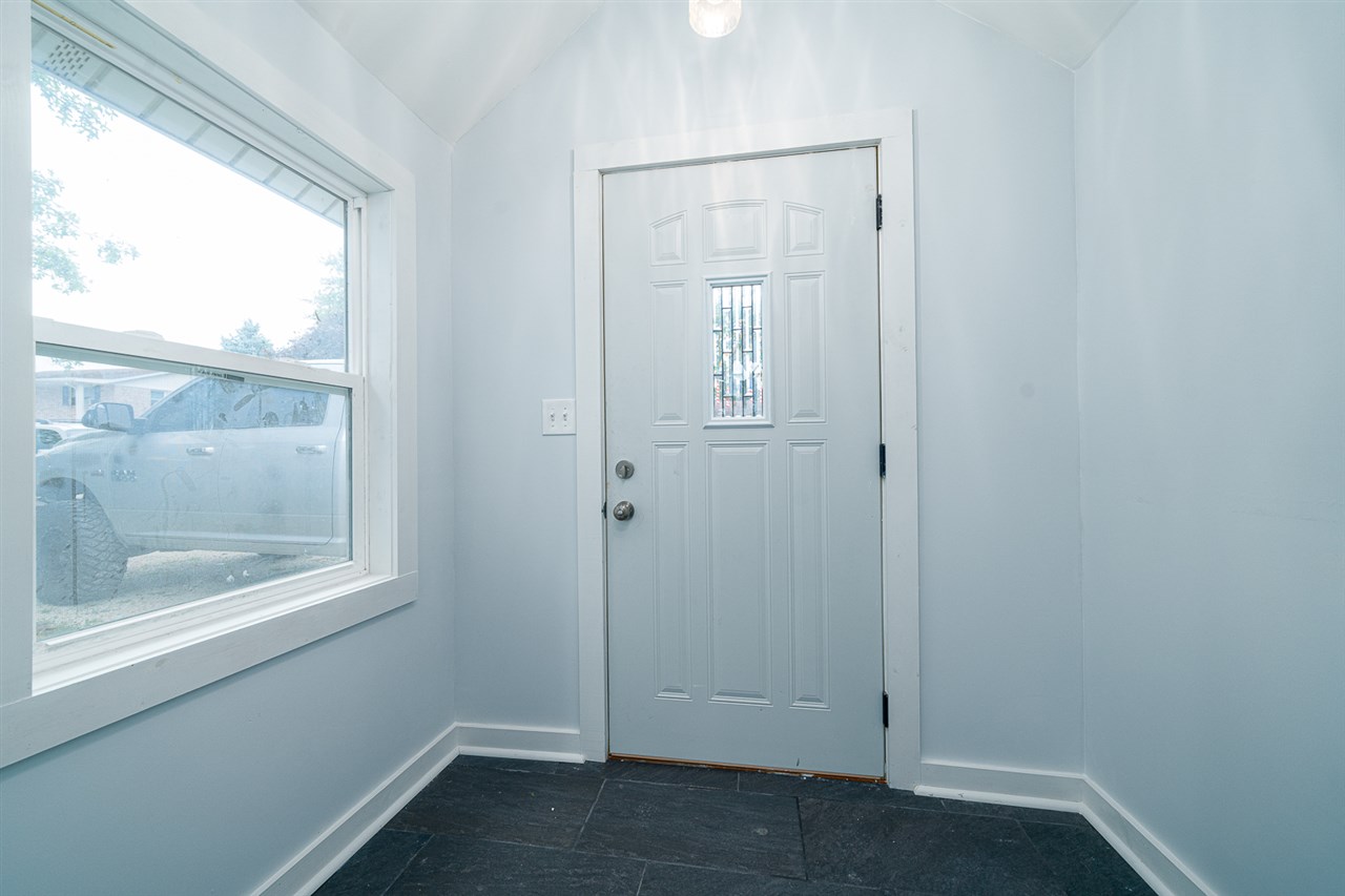 8424 South Main Street Rochelle, IL 61068 - Photo 6 of 26 an empty room with a window
