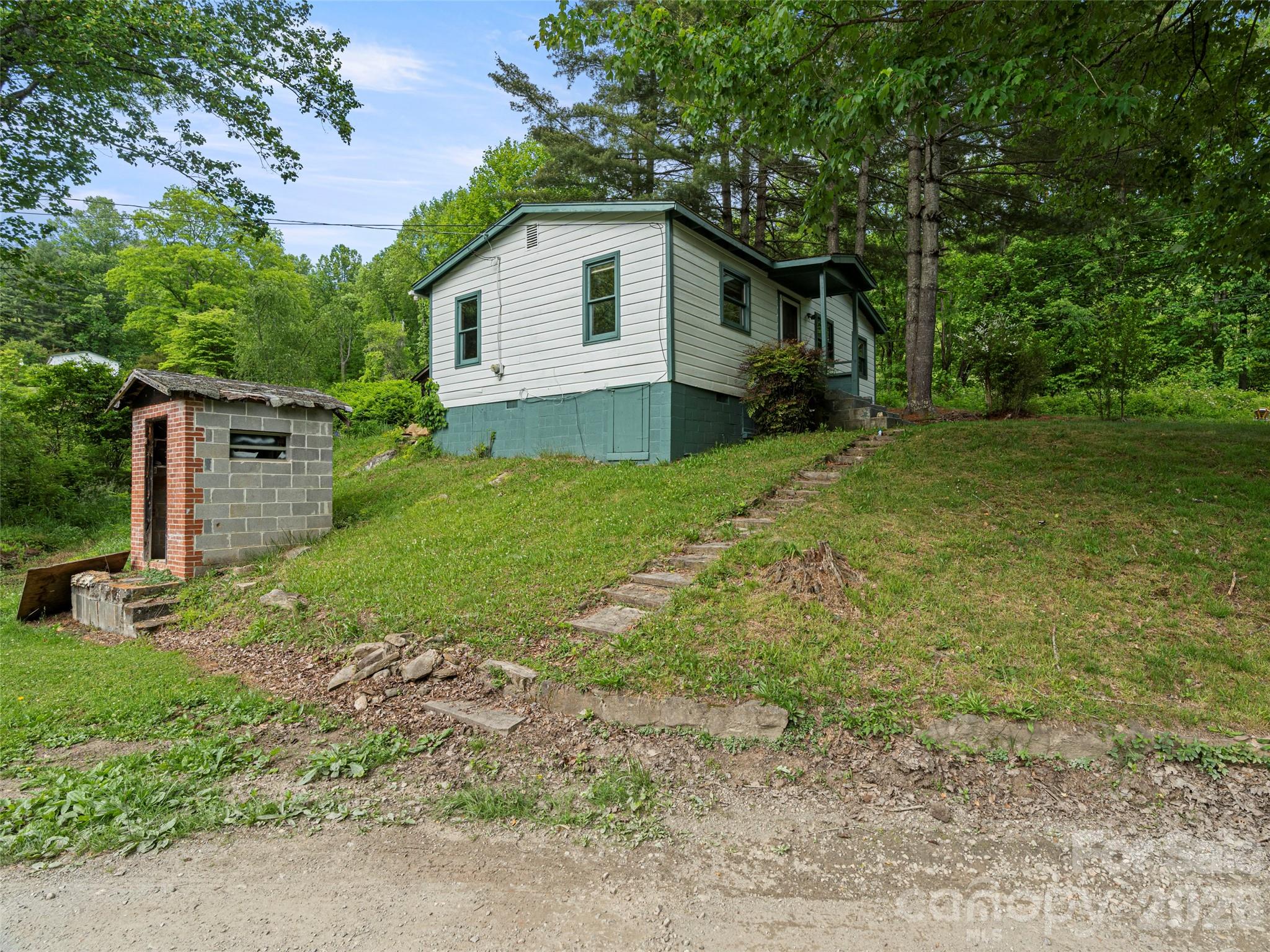 1669 Fisher Crk Road Sylva, NC 28779 - Photo 7 of 21