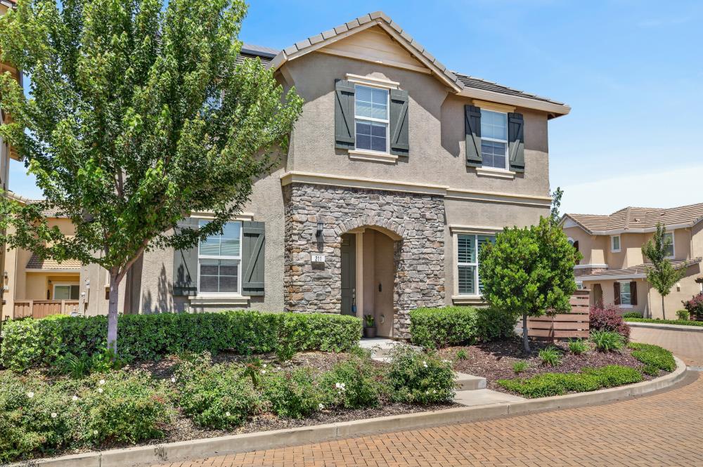 211 Rochdale Street Roseville, CA 95661 - Photo 3 of 66