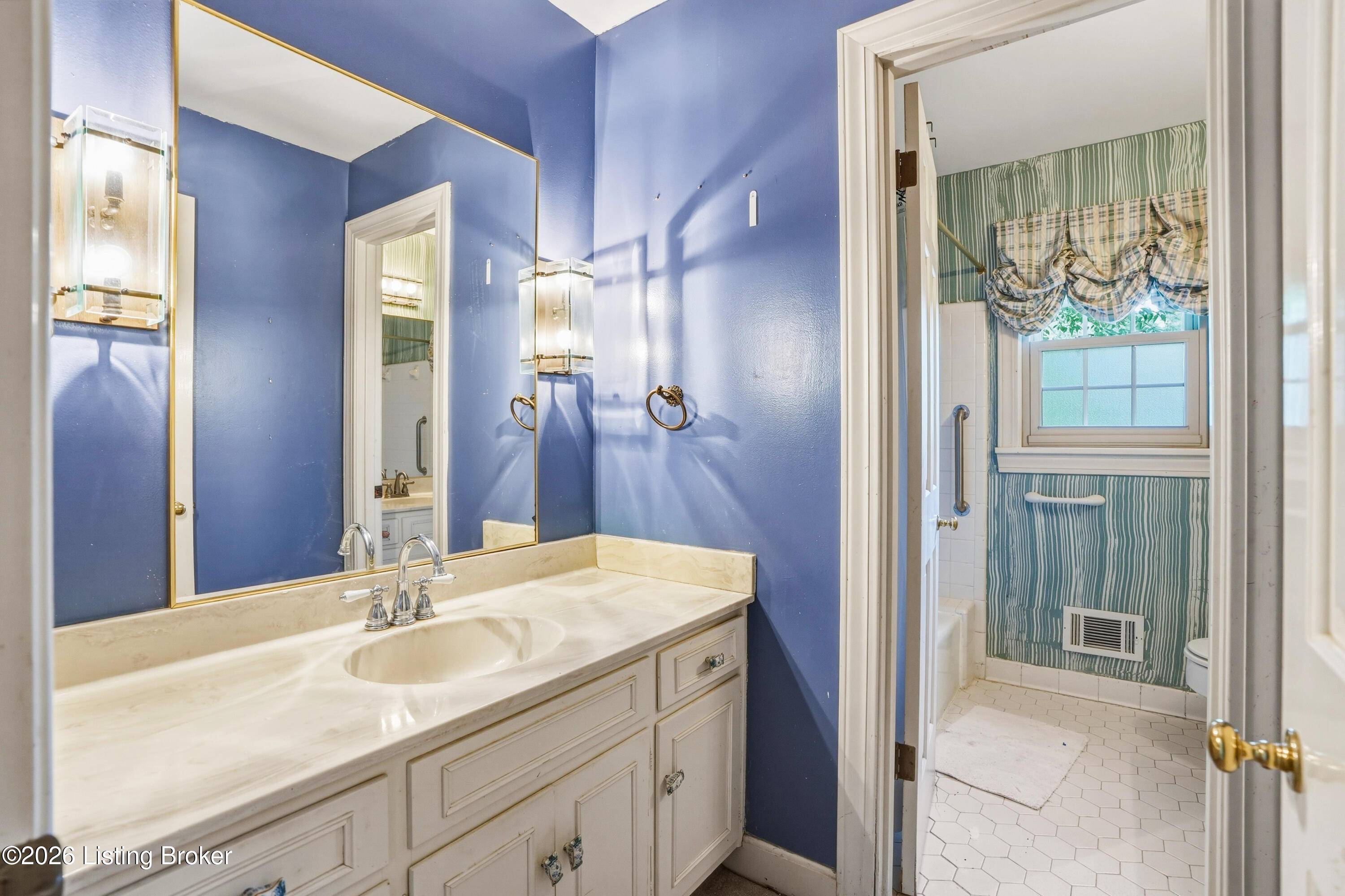 5407 Apache Road Louisville, KY 40207 - Photo 36 of 50 Full Bathroom