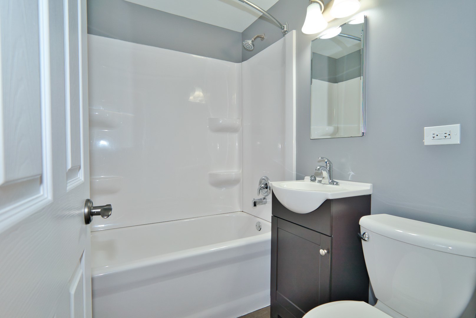 378 Glendale Road Buffalo Grove, IL 60089 - Photo 18 of 23 a bathroom with a sink toilet and shower