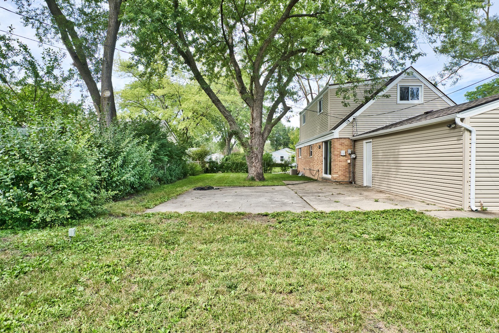 378 Glendale Road Buffalo Grove, IL 60089 - Photo 20 of 23 a house with trees in front of it