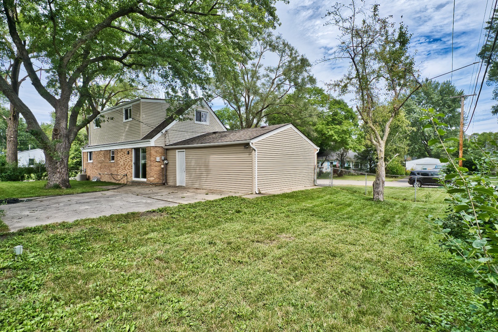 378 Glendale Road Buffalo Grove, IL 60089 - Photo 21 of 23 a view of a house with backyard