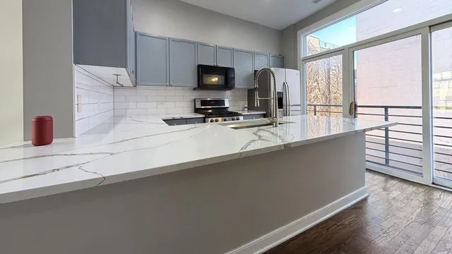 $475,000 | 2350 West George Street, Unit 2350, Chicago, IL 60618