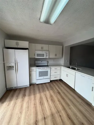 $1,950 | 2186 West 60th Street, Unit 20206, Hialeah, FL 33016