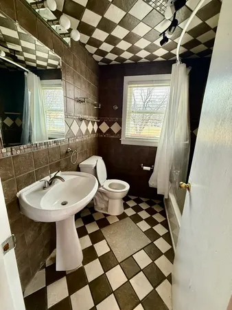 $1,450 | 723 Glendale Avenue, Rockford, IL 61108