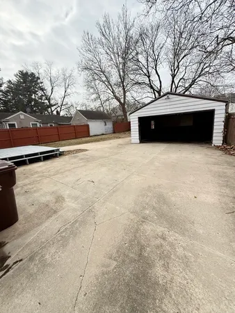 $1,450 | 723 Glendale Avenue, Rockford, IL 61108