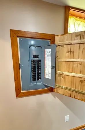 $1,450 | 723 Glendale Avenue, Rockford, IL 61108