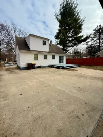 $1,450 | 723 Glendale Avenue, Rockford, IL 61108