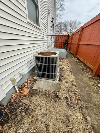 $1,450 | 723 Glendale Avenue, Rockford, IL 61108