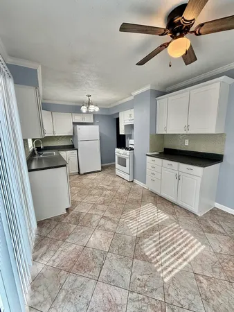 $1,450 | 723 Glendale Avenue, Rockford, IL 61108