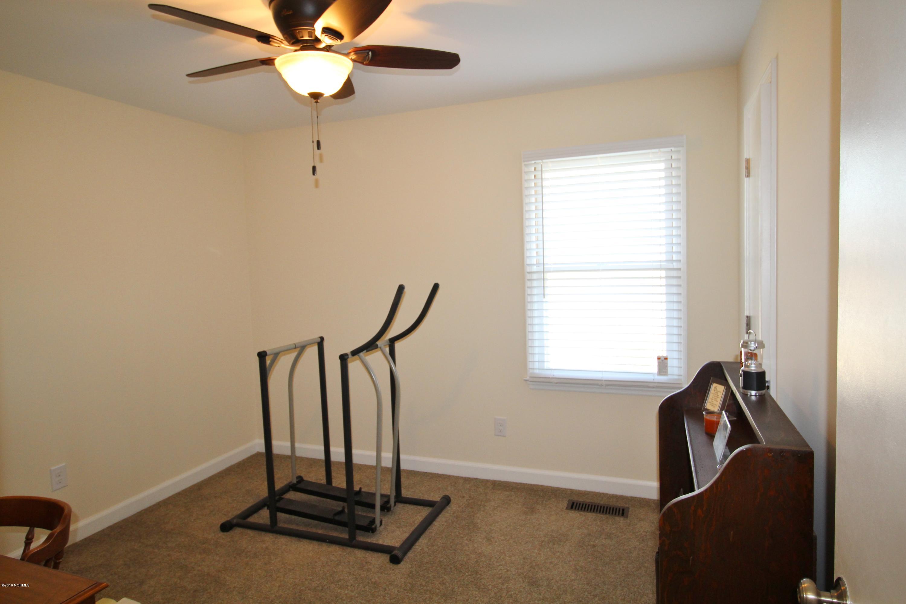 102 Manchester Road Havelock, NC 28532 - Photo 16 of 32 Bedroom 3