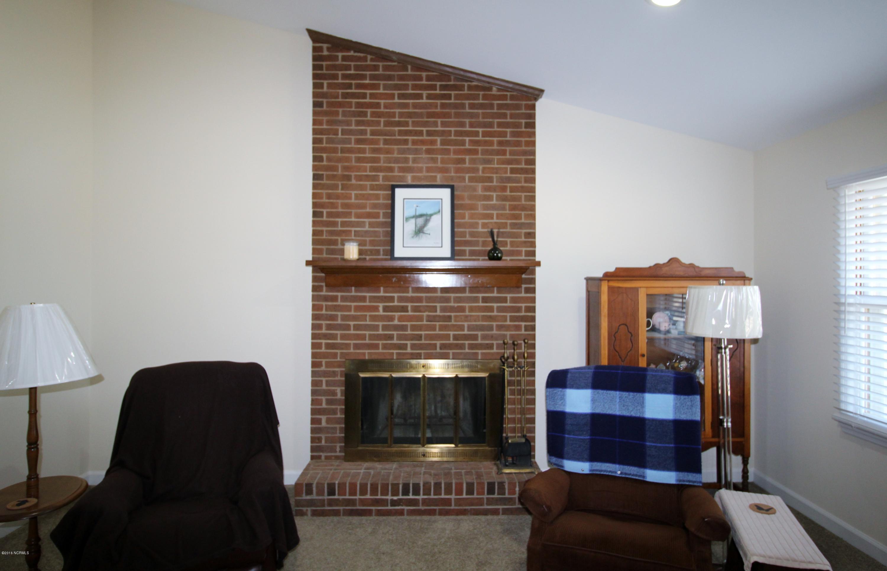 102 Manchester Road Havelock, NC 28532 - Photo 2 of 32 Wood-burning Fireplace