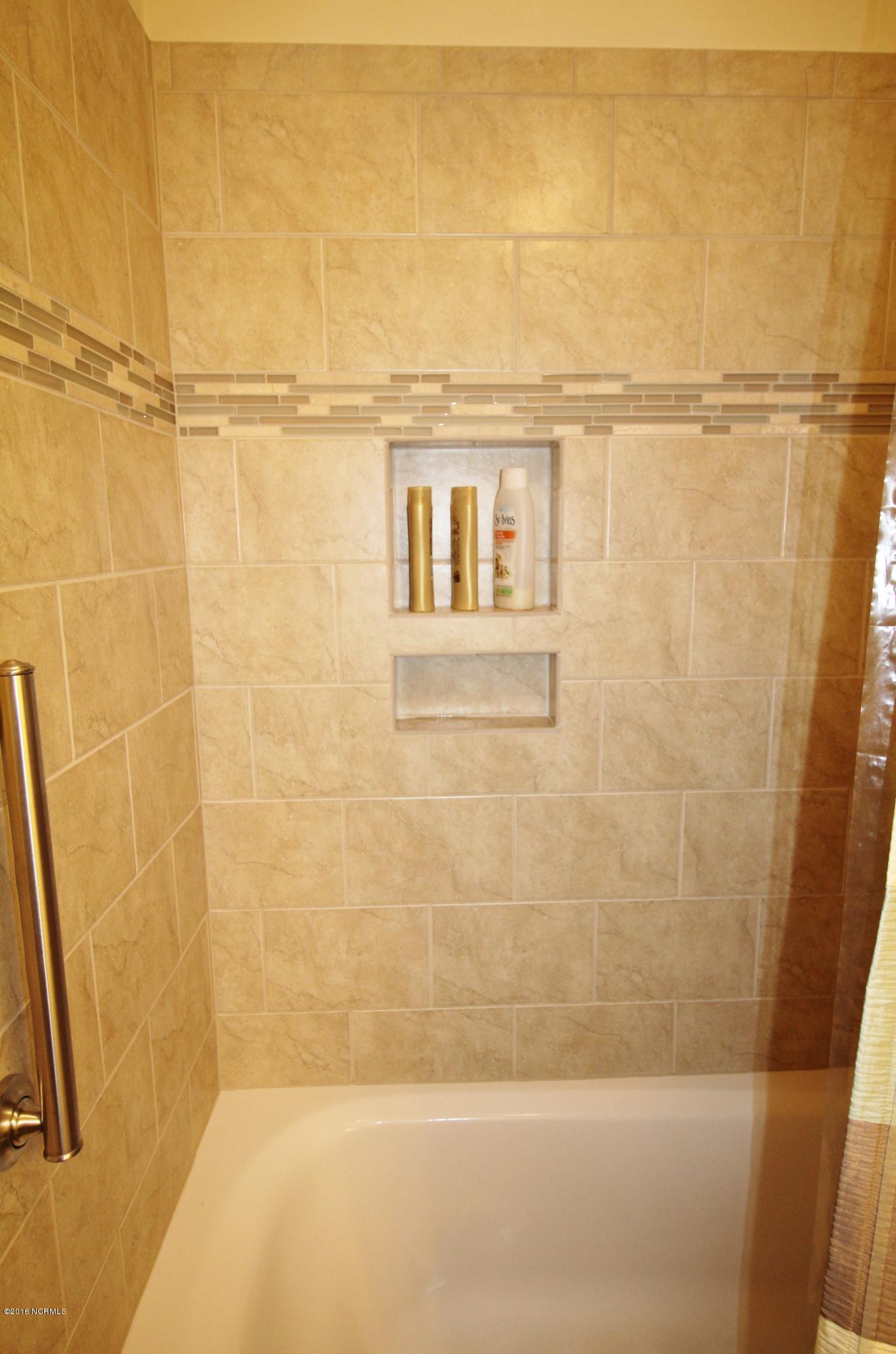 102 Manchester Road Havelock, NC 28532 - Photo 21 of 32 Tile Surround