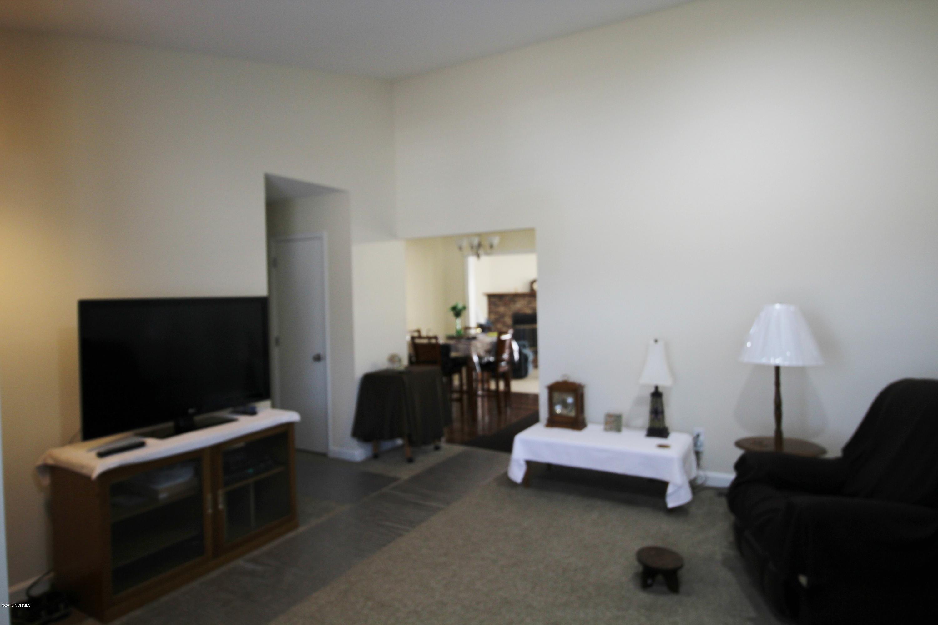 102 Manchester Road Havelock, NC 28532 - Photo 5 of 32 Living Room to Dining