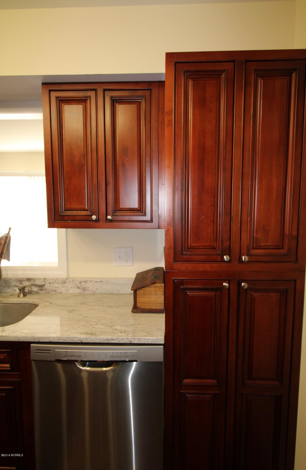 102 Manchester Road Havelock, NC 28532 - Photo 8 of 32 New Cabinets & Granite Countertops