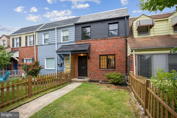 $2,900 | 323 34th Street Northeast, Washington, DC 20019