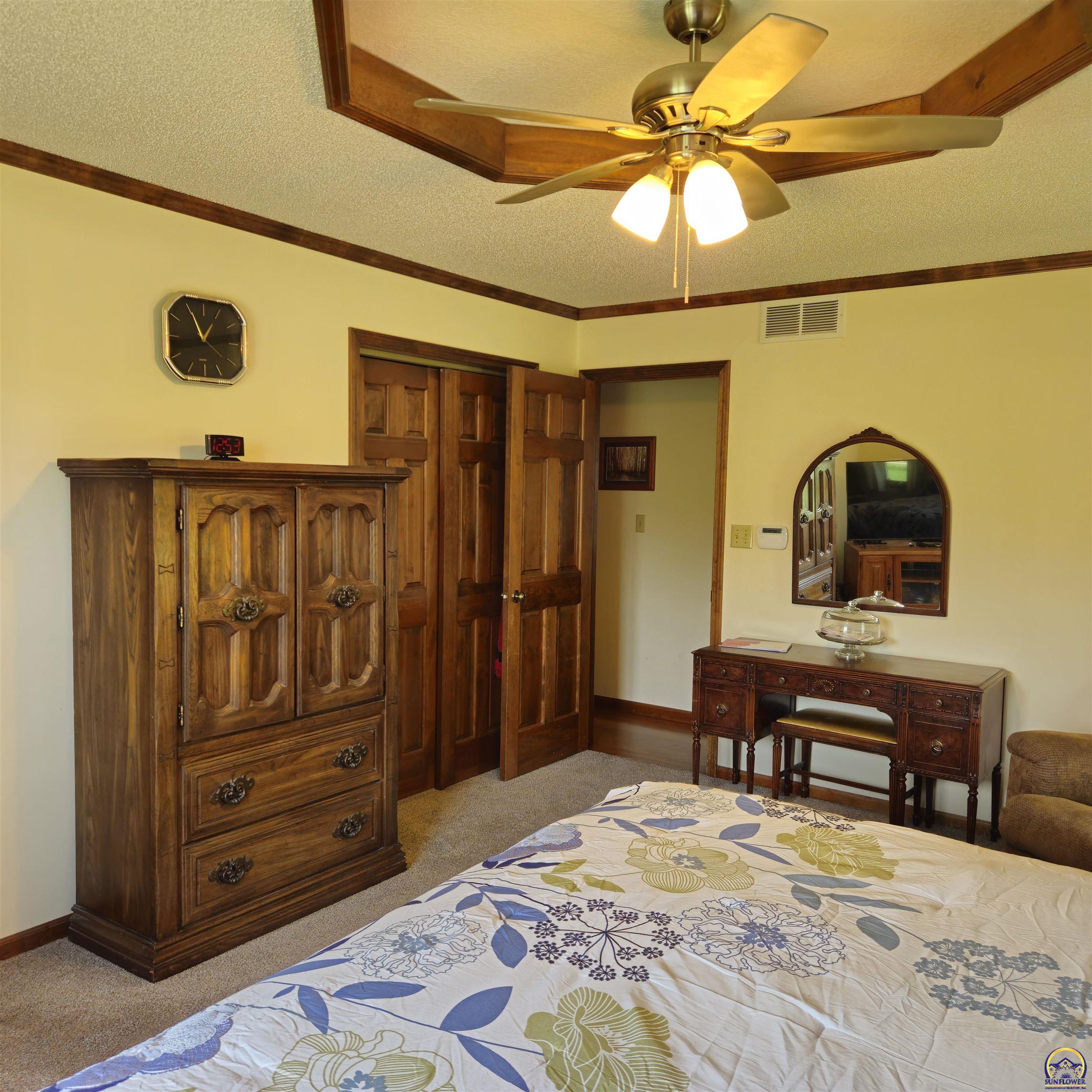 5334 Northwest Rochester Road Topeka, KS 66617 - Photo 9 of 21