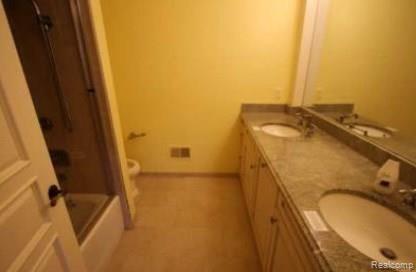 5408 Barrington Drive Rochester, MI 48306 - Photo 18 of 25 18.jpg