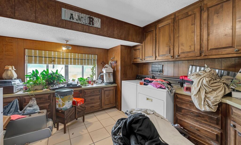 203 River Lane Waco, TX 76708 - Photo 27 of 40 a room with furniture and a window