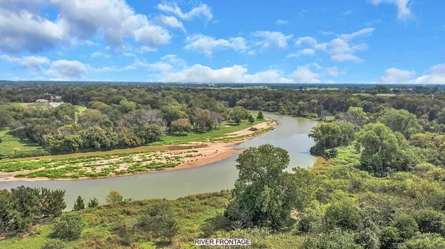 a view of a lake in middle of a city