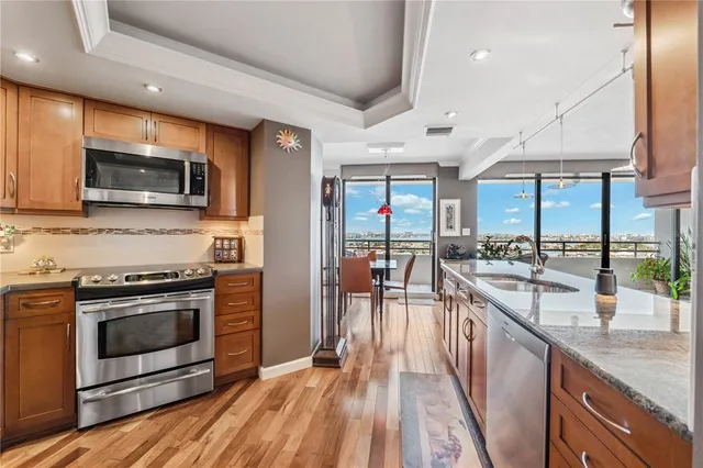 $630,000 | 5950 Pelican Bay Plaza South, Unit PH2F, Gulfport, FL 33707