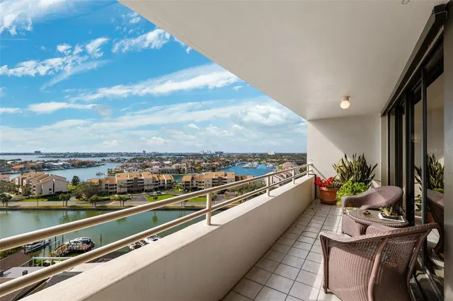 $630,000 | 5950 Pelican Bay Plaza South, Unit PH2F, Gulfport, FL 33707