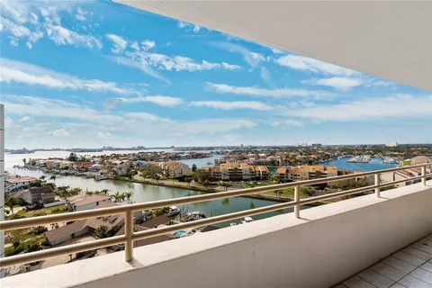 $630,000 | 5950 Pelican Bay Plaza South, Unit PH2F, Gulfport, FL 33707