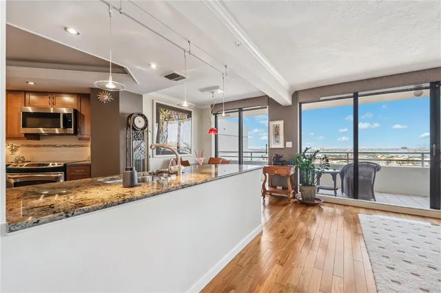 $630,000 | 5950 Pelican Bay Plaza South, Unit PH2F, Gulfport, FL 33707