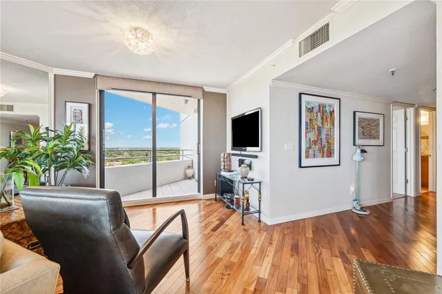 $630,000 | 5950 Pelican Bay Plaza South, Unit PH2F, Gulfport, FL 33707