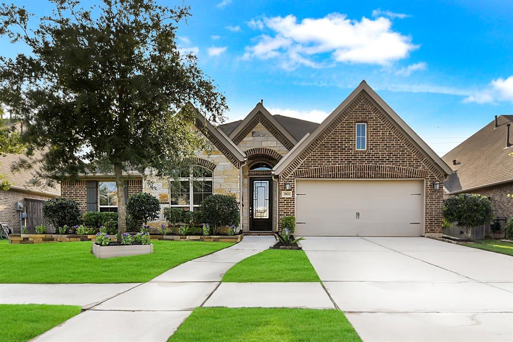 Welcome to 30834 Barred Owl, located in the masterplanned community, Jordon Ranch.