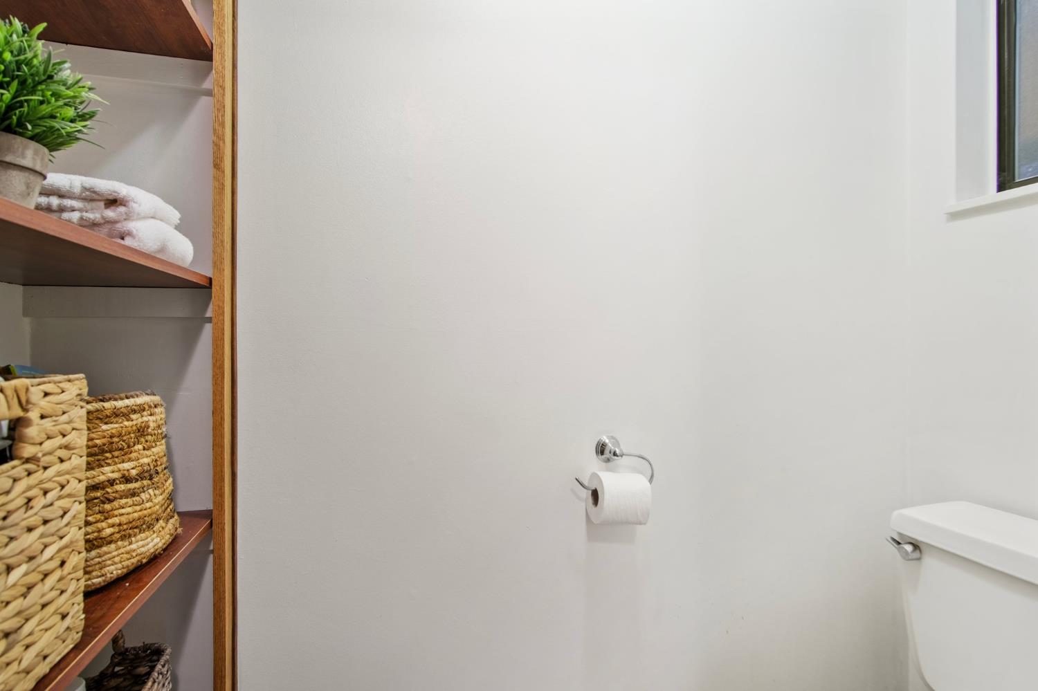 18950 Black Oak Road Sonora, CA 95370 - Photo 16 of 46 a bathroom with a sink