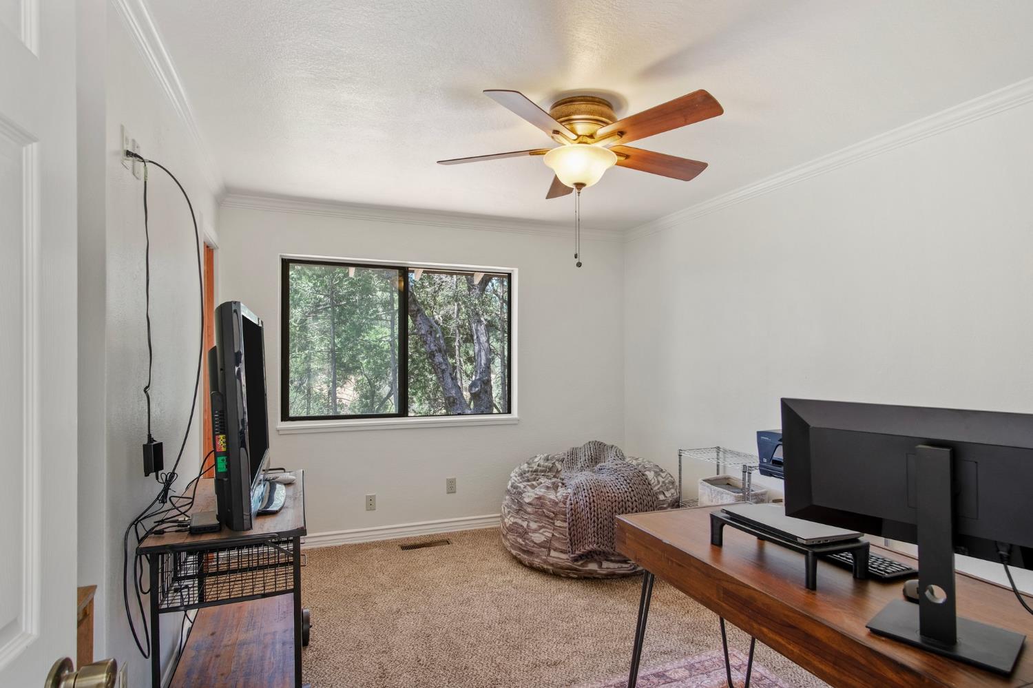 18950 Black Oak Road Sonora, CA 95370 - Photo 26 of 46 a room with furniture and a window