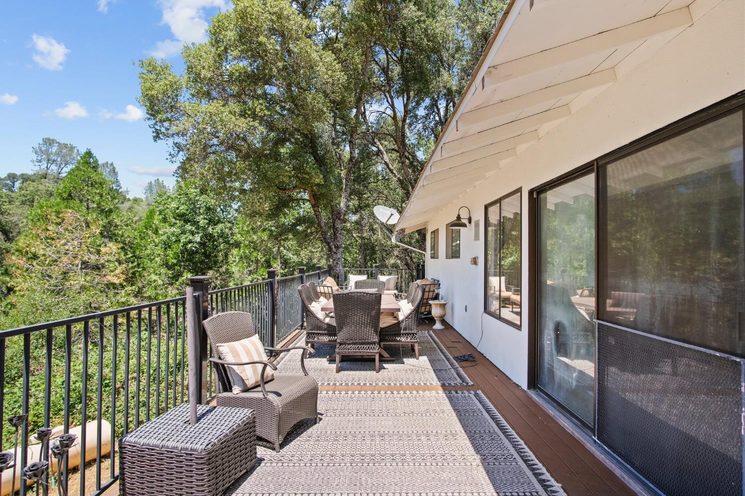 18950 Black Oak Road Sonora, CA 95370 - Photo 34 of 46 a view of balcony with furniture